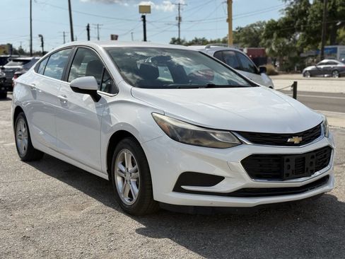Used 2017 Chevrolet Cruze LT FWD image 8