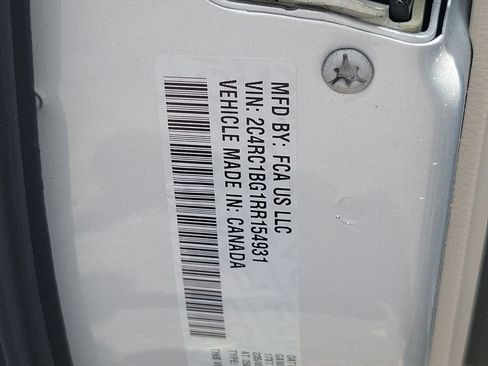 Used 2024 Chrysler Pacifica Touring-L FWD image 34