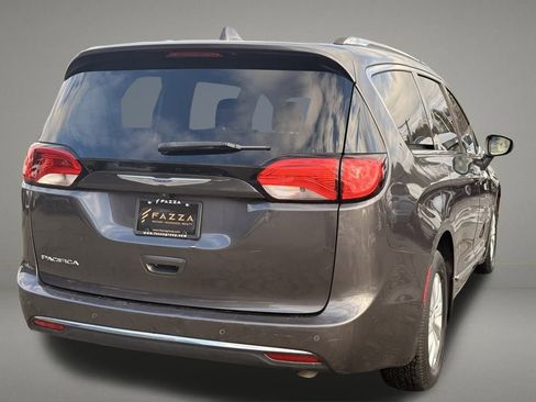 Used 2020 Chrysler Pacifica Touring-L image 5