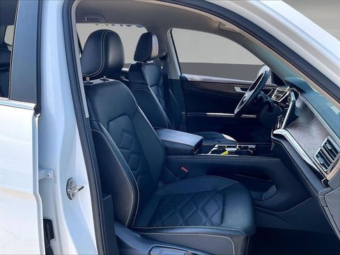 Used 2024 Volkswagen Atlas SE AWD/4WD image 34