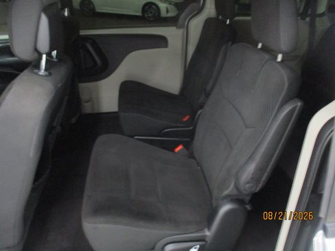 Used 2019 Dodge Grand Caravan SE w/ UConnect Hands-Free Group FWD image 10