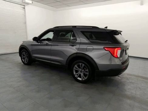 Used 2022 Ford Explorer XLT w/ Equipment Group 202A image 6