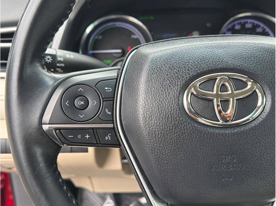 Used 2018 Toyota Camry XLE FWD image 9