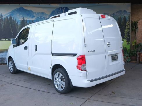 Used 2019 Nissan NV200 SV w/ Navigation Package image 2