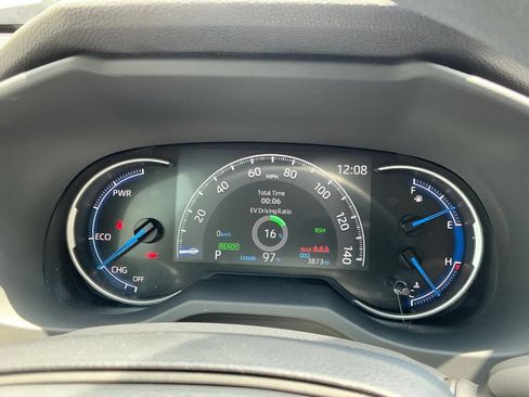 Used 2025 Toyota RAV4 XLE AWD/4WD image 29