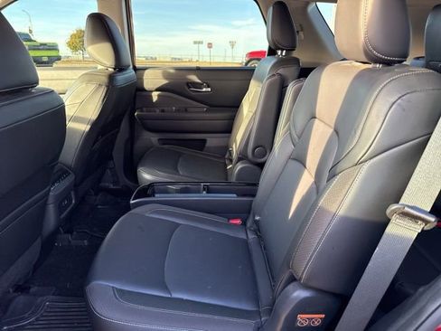 Used 2024 Nissan Pathfinder SL w/ SL Premium Package image 19
