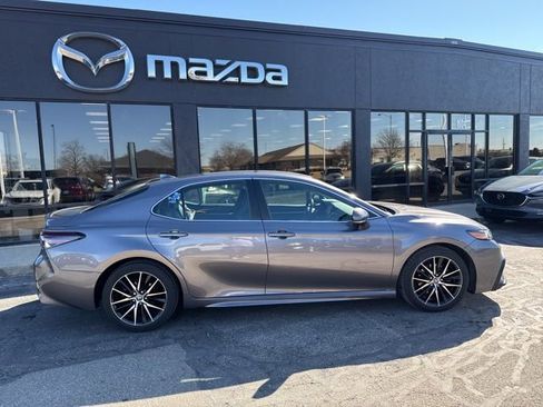 Used 2022 Toyota Camry SE image 8