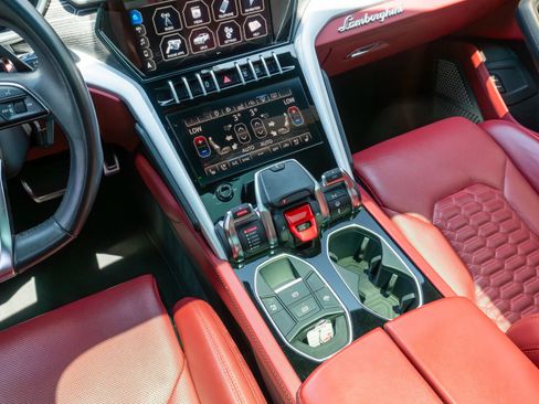 Used 2020 Lamborghini Urus AWD/4WD image 64
