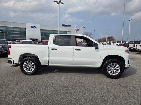 Used 2019 Chevrolet Silverado 1500 Custom w/ Custom Value Package image 11