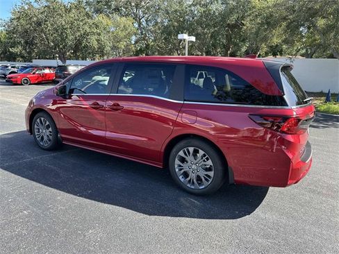 New 2026 Honda Odyssey Touring image 7