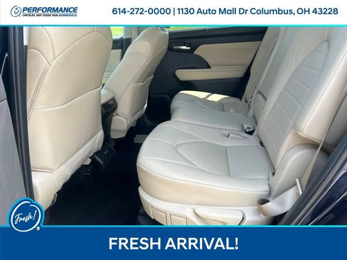 Used 2023 Toyota Highlander XLE AWD/4WD image 12