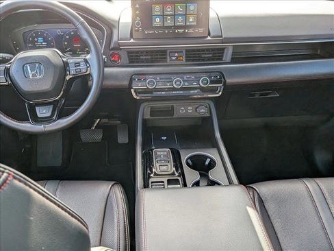 Used 2025 Honda Pilot Black Edition image 18