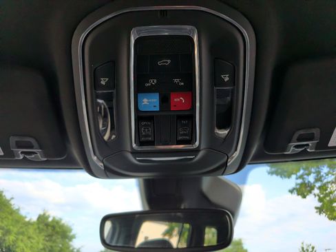 Used 2023 Jeep Grand Cherokee L Laredo image 29