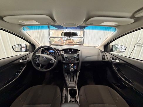 Used 2017 Ford Focus SE image 18