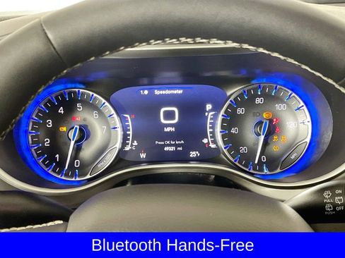 Used 2024 Chrysler Pacifica Touring-L image 15