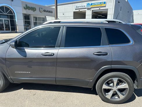 Used 2019 Jeep Cherokee Limited AWD/4WD image 1