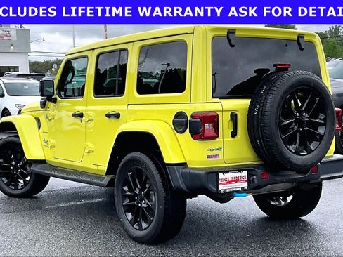 Used 2023 Jeep Wrangler Unlimited Sahara w/ Cold Weather Group AWD/4WD image 9