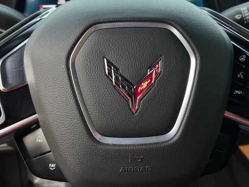 Used 2022 Chevrolet Corvette Stingray 2LT Z51 PERFORMANCE & w/ Z51 Performance Package image 25