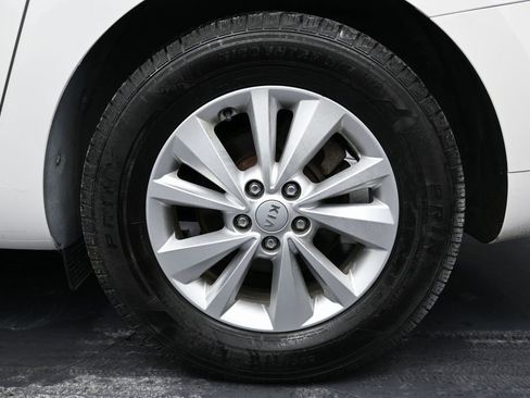 Used 2018 Kia Sedona L image 10