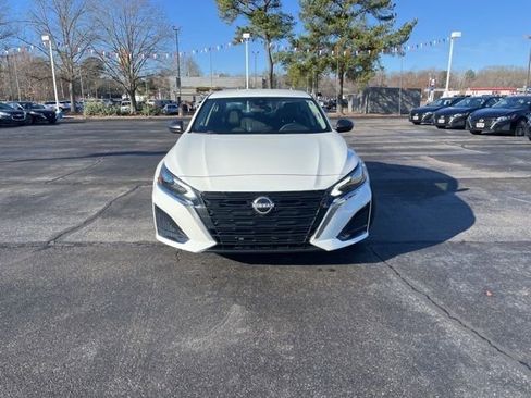 Used 2025 Nissan Altima 2.5 SV FWD image 2