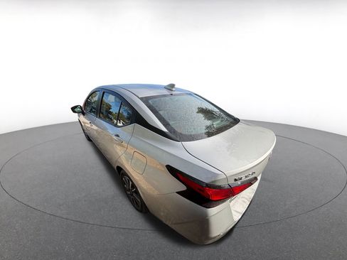 Used 2025 Nissan Versa SV image 5