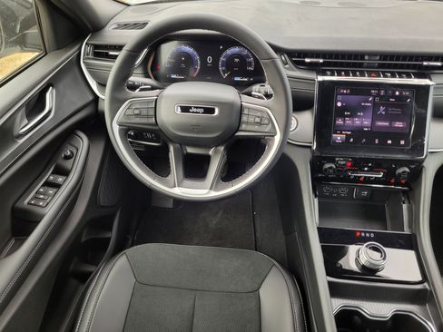 New 2025 Jeep Grand Cherokee L Altitude image 12