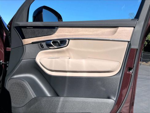 New 2026 Volvo XC90 B5 Plus AWD/4WD image 31