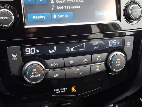 Used 2016 Nissan Rogue SV w/ SV Premium Package image 15