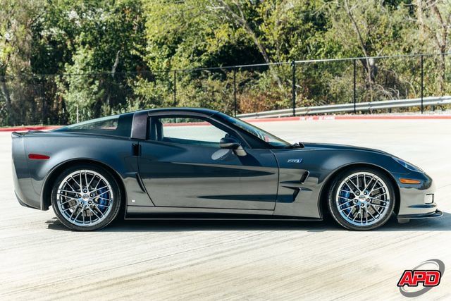 Used 2009 Chevrolet Corvette ZR1 w/ Preferred Equipment Group RWD image 12