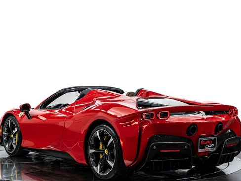 Used 2023 Ferrari SF90 Spider image 4