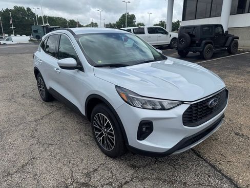 Used 2025 Ford Escape SE FWD image 1