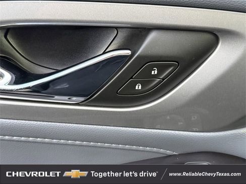 Used 2020 Chevrolet Traverse LT image 29