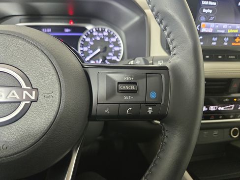 Used 2023 Nissan Rogue SL w/ SL Premium Package image 16