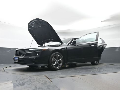 Used 2023 Honda Accord EX image 40