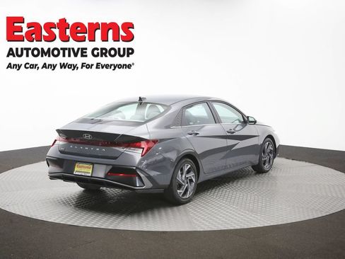 Used 2025 Hyundai Elantra SEL FWD image 42