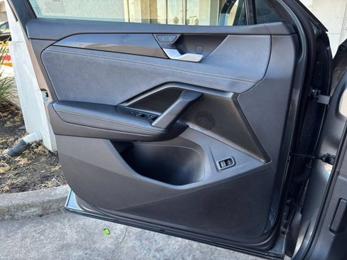 Used 2026 Volkswagen Tiguan SE FWD image 18