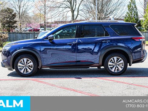 Used 2023 Nissan Pathfinder SL AWD/4WD image 10