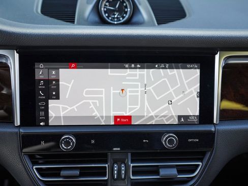 Used 2022 Porsche Macan image 32