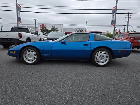 Used 1992 Chevrolet Corvette Coupe RWD image 8