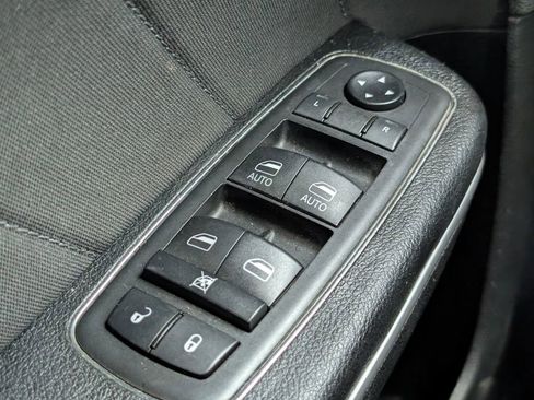 Used 2019 Dodge Charger Scat Pack w/ Navigation & Travel Group image 12