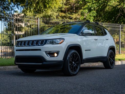 Used 2018 Jeep Compass Limited w/ Navigation Group AWD/4WD image 1