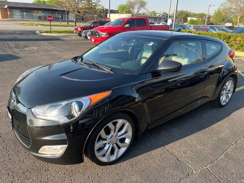 Used 2013 Hyundai Veloster w/ Style Pkg FWD image 6