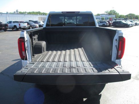 Used 2023 GMC Sierra 1500 SLT w/ SLT Premium Plus Package AWD/4WD image 8