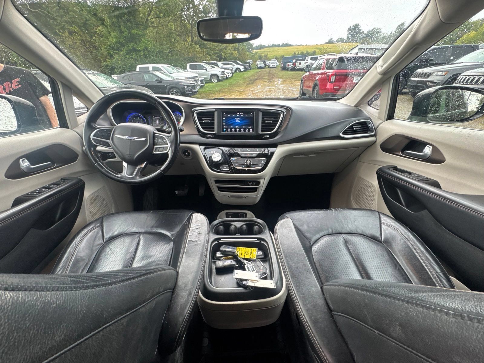 Used 2018 Chrysler Pacifica Touring-L FWD image 25