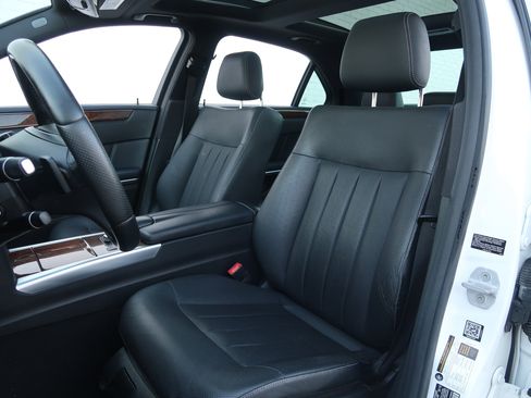 Used 2015 Mercedes-Benz E 400 4MATIC Sedan image 12