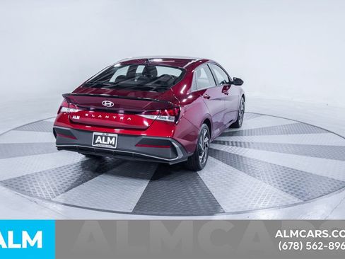 Used 2025 Hyundai Elantra Sport FWD image 9