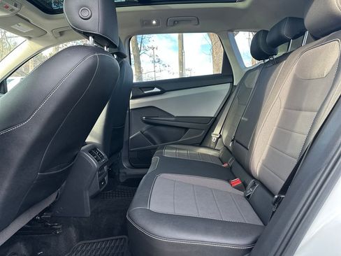 Certified 2022 Volkswagen Taos SE image 14