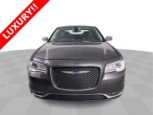 Used 2018 Chrysler 300 Limited image 3