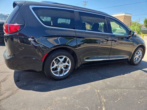 Used 2020 Chrysler Pacifica Limited FWD image 6