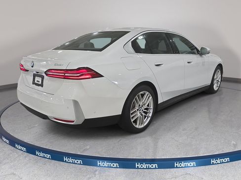 Certified 2024 BMW 530i w/ Convenience Package RWD image 5